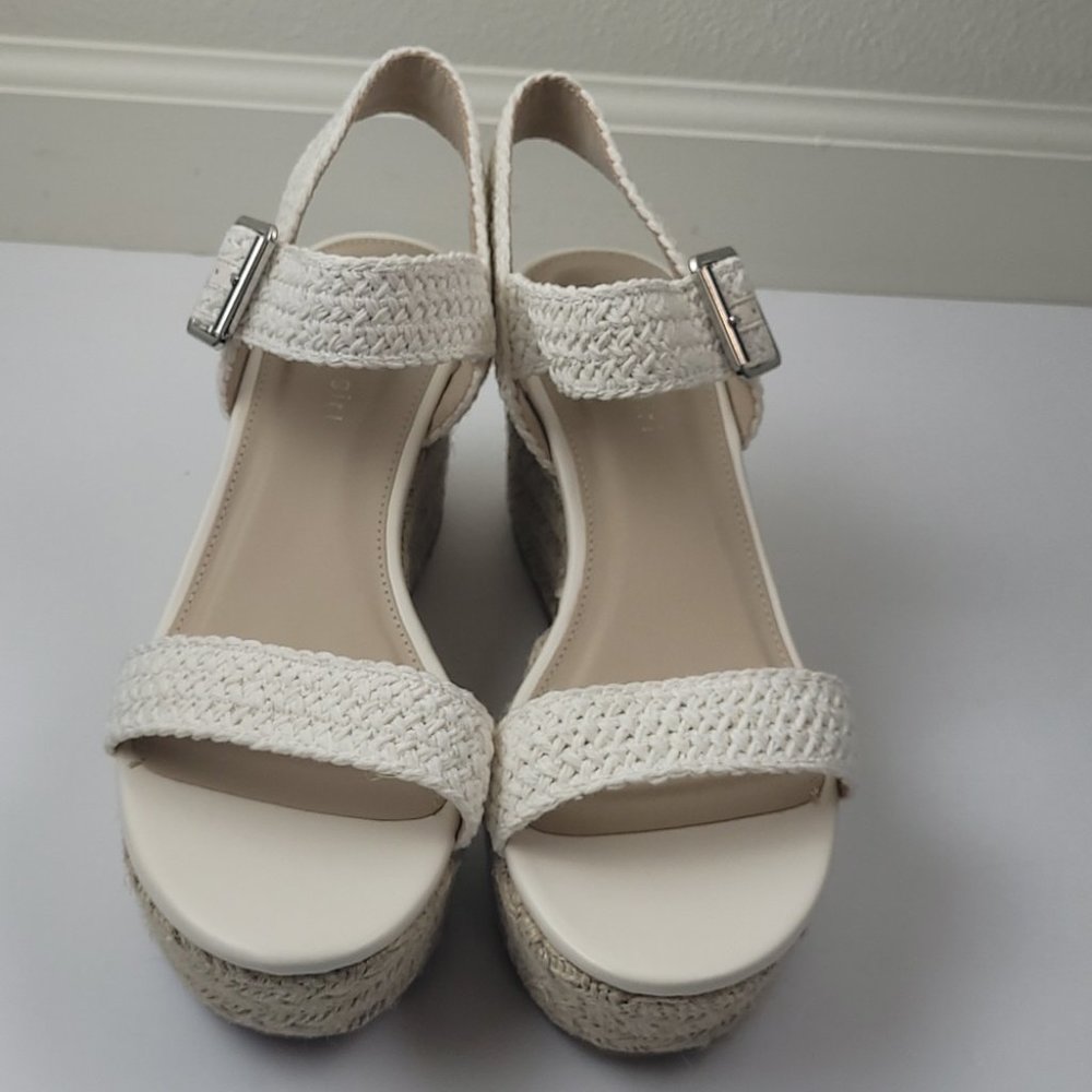 Madden girl champ white, Woman platform sandals, size various.